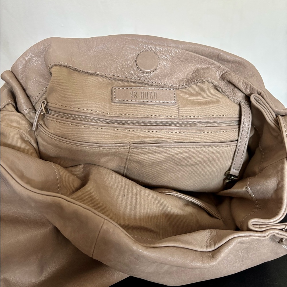 Hobo slouchy leather tan bag - Picture 4 of 6